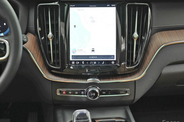 2023 Volvo XC60 с пробегом 21 936 км