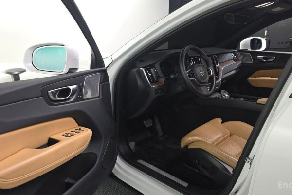 2023 Volvo XC60 с пробегом 70 751 км