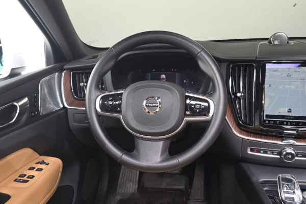 2023 Volvo XC60 с пробегом 70 751 км