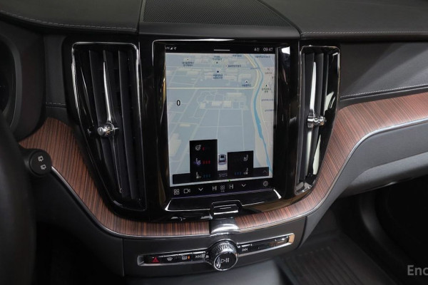 2023 Volvo XC60 с пробегом 70 751 км