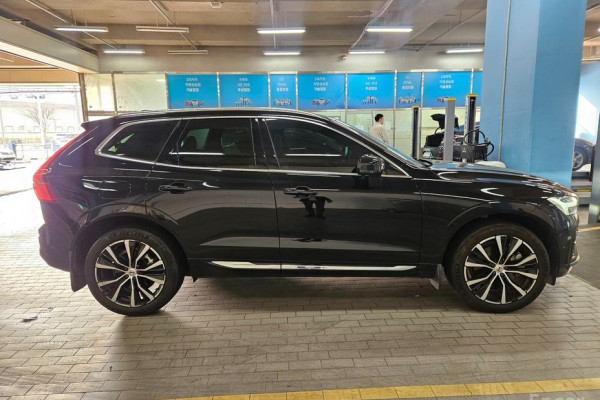 2023 Volvo XC60 с пробегом 11 214 км