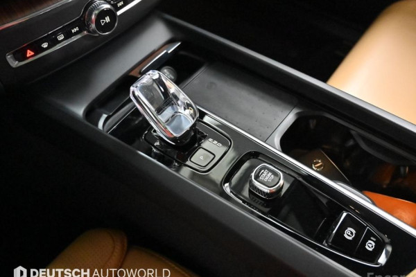 2023 Volvo XC60 с пробегом 28 262 км