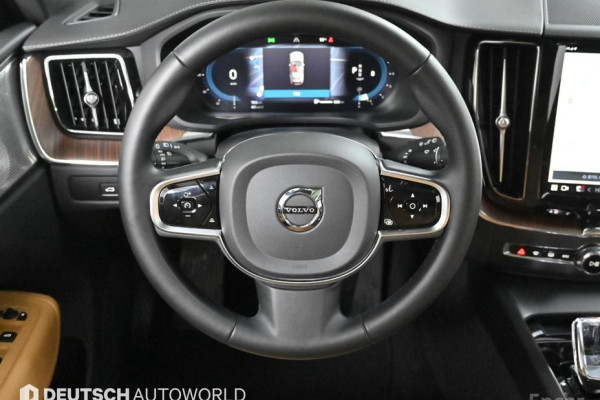 2023 Volvo XC60 с пробегом 28 262 км