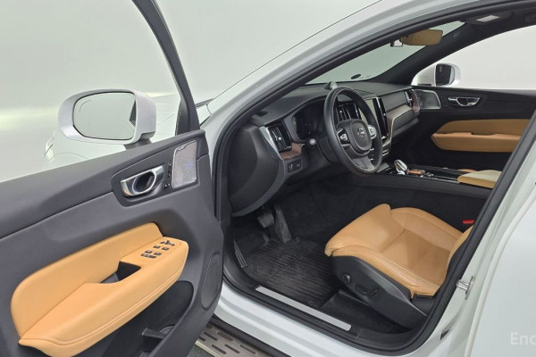 2022 Volvo XC60 с пробегом 66 594 км