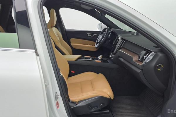 2022 Volvo XC60 с пробегом 66 594 км