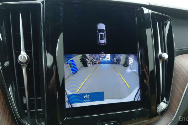 2023 Volvo XC60 с пробегом 29 139 км