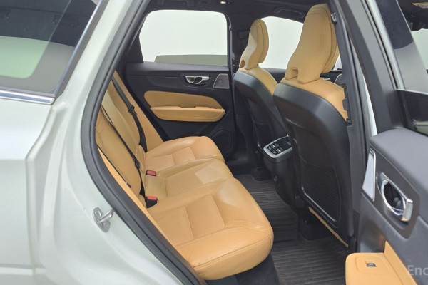 2022 Volvo XC60 с пробегом 66 594 км