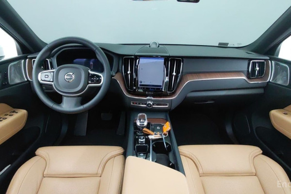 2023 Volvo XC60 с пробегом 29 139 км