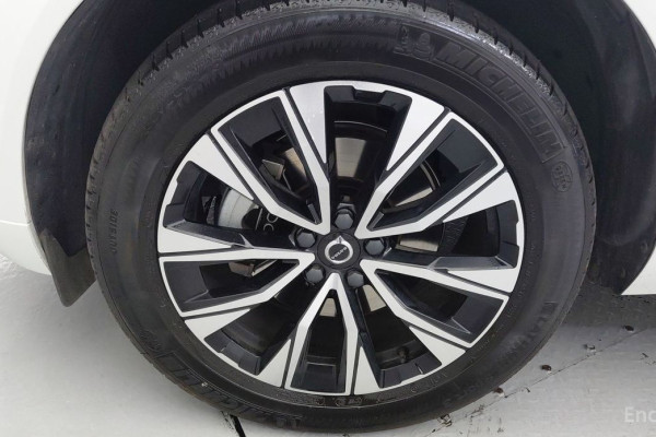 2023 Volvo XC60 с пробегом 29 139 км