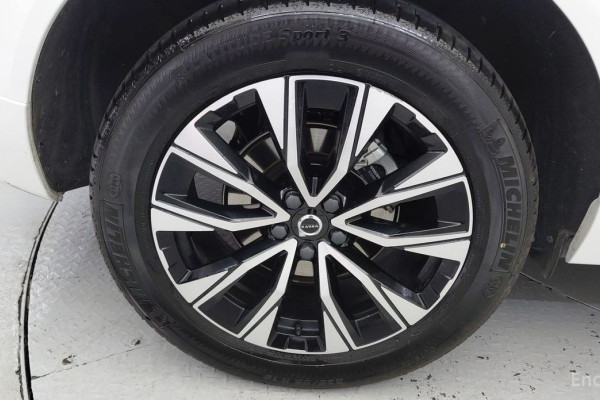 2023 Volvo XC60 с пробегом 29 139 км