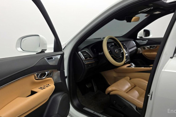 2023 Volvo XC90 с пробегом 38 088 км