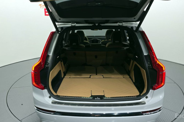 2023 Volvo XC90 с пробегом 38 088 км