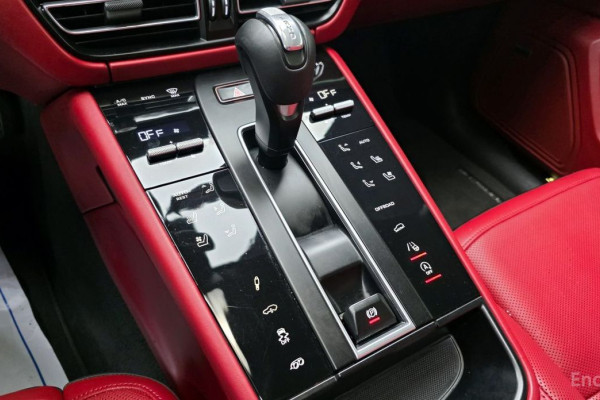 2022 Porsche Macan с пробегом 46 195 км