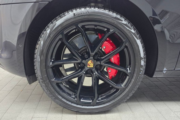 2023 Porsche Macan с пробегом 24 468 км