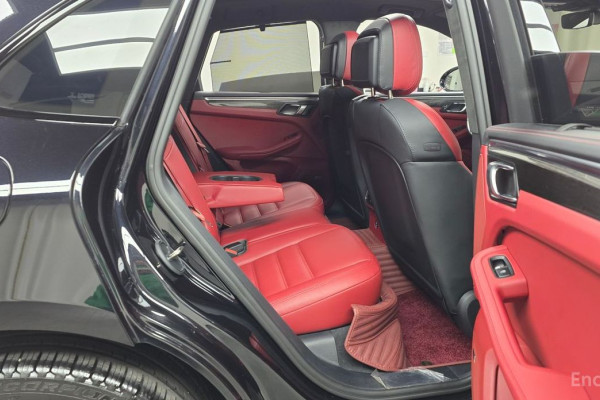 2023 Porsche Macan с пробегом 24 468 км