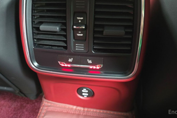 2023 Porsche Macan с пробегом 24 468 км