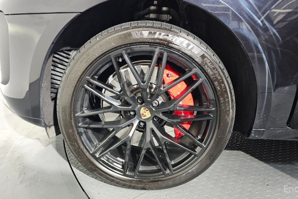 2023 Porsche Macan с пробегом 28 953 км