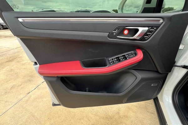 2021 Porsche Macan с пробегом 68 000 км