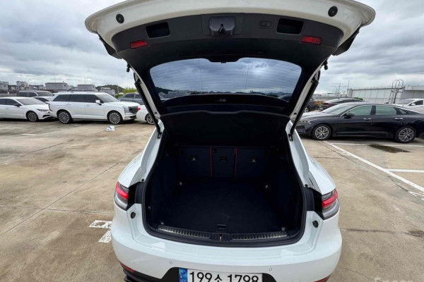 2021 Porsche Macan с пробегом 68 000 км