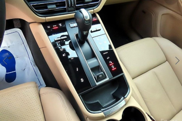 2022 Porsche Macan с пробегом 33 200 км