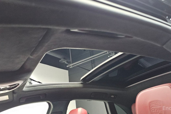 2023 Porsche Macan с пробегом 28 953 км