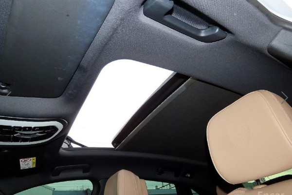 2022 Porsche Macan с пробегом 33 200 км