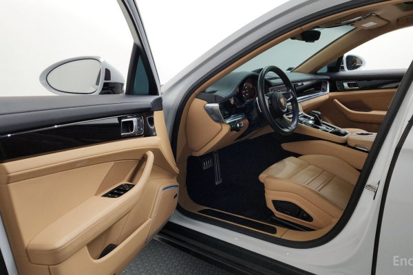 2023 Porsche Panamera с пробегом 34 361 км
