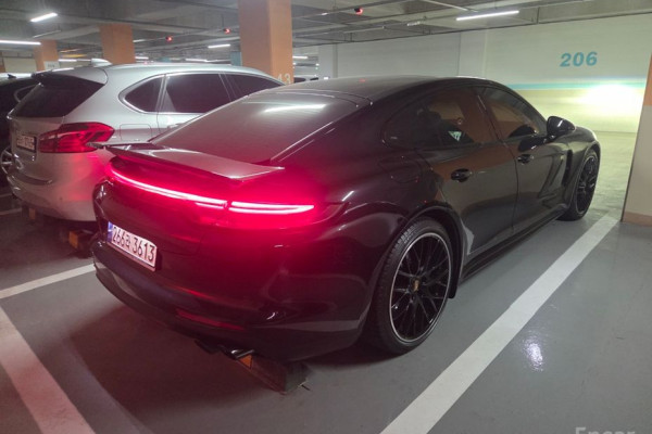 2022 Porsche Panamera с пробегом 29 500 км