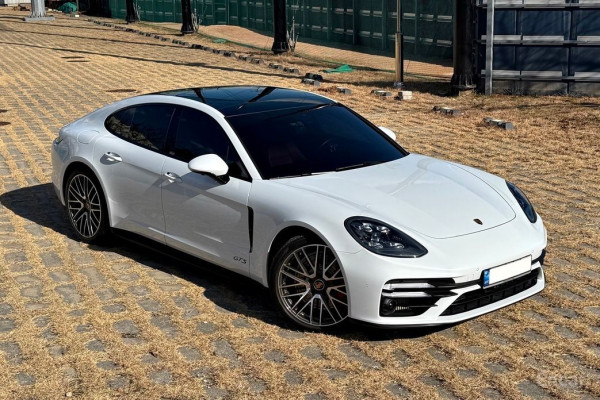 2022 Porsche Panamera с пробегом 61 600 км