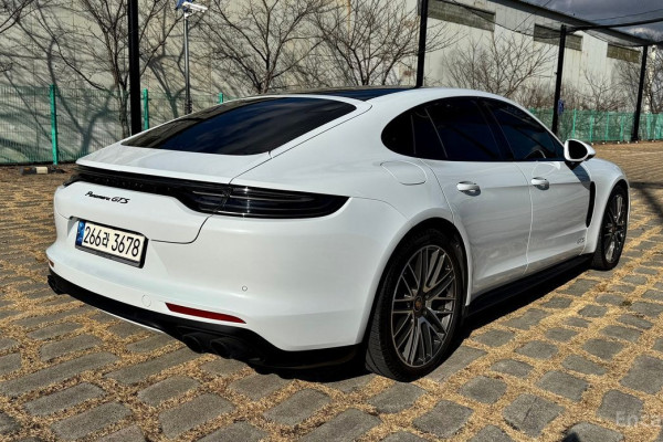 2022 Porsche Panamera с пробегом 61 600 км