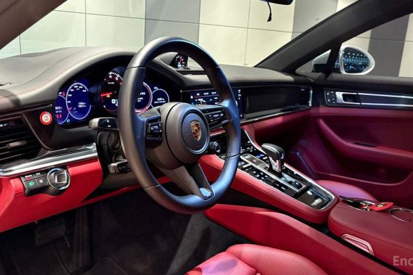 2022 Porsche Panamera с пробегом 17 500 км