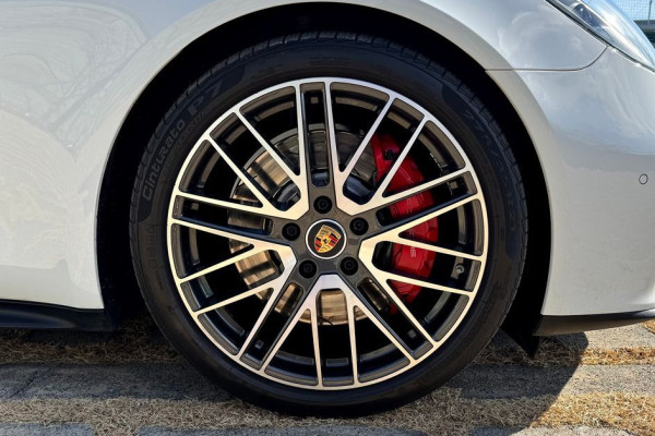 2022 Porsche Panamera с пробегом 61 600 км