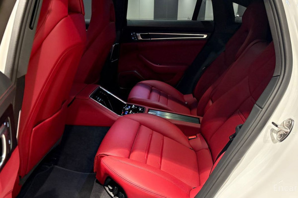 2022 Porsche Panamera с пробегом 17 500 км