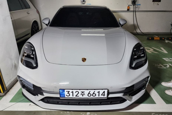 2023 Porsche Panamera с пробегом 19 000 км