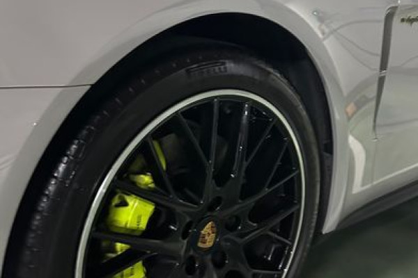 2023 Porsche Panamera с пробегом 19 000 км