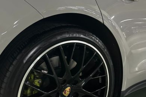 2023 Porsche Panamera с пробегом 19 000 км