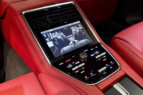 2022 Porsche Panamera с пробегом 17 500 км