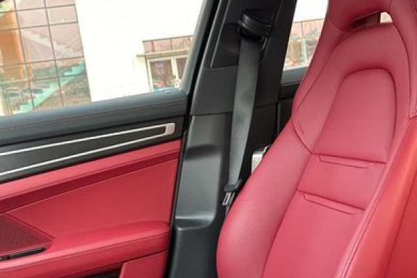 2023 Porsche Panamera с пробегом 19 000 км