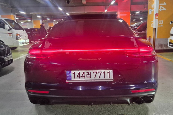 2023 Porsche Panamera с пробегом 43 724 км