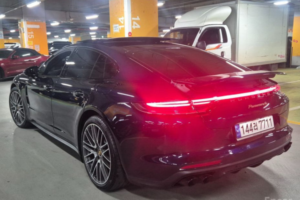 2023 Porsche Panamera с пробегом 43 724 км