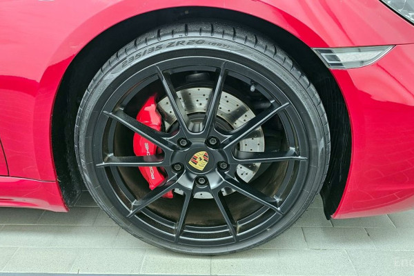 2023 Porsche 718 Spyder с пробегом 27 428 км