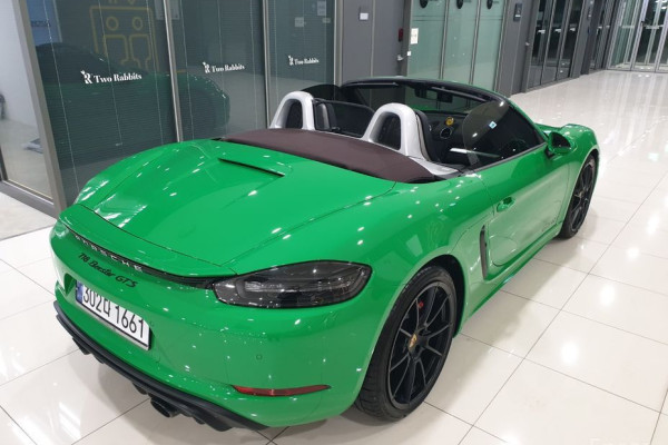 2023 Porsche 718 Spyder с пробегом 1 800 км