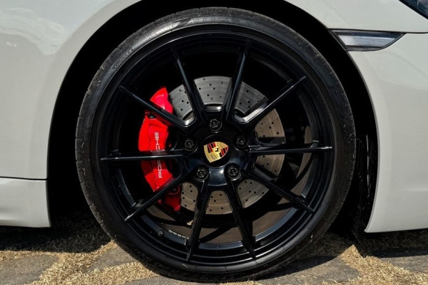 2021 Porsche 718 Spyder с пробегом 33 000 км