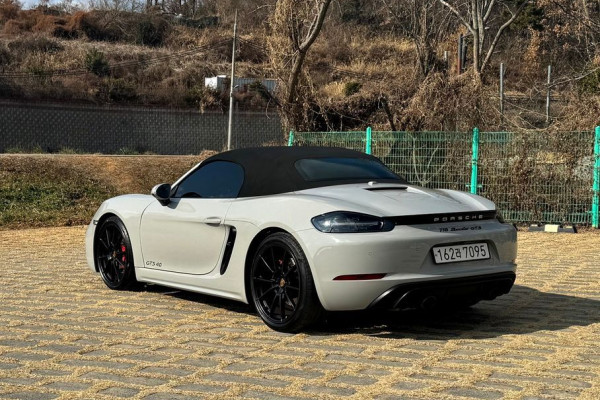 2021 Porsche 718 Spyder с пробегом 33 000 км