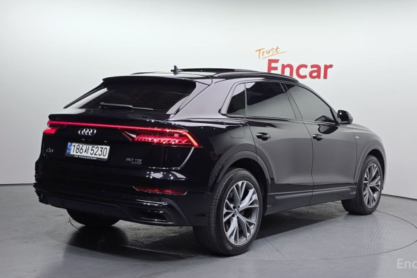 2021 Audi Q8 с пробегом 81 304 км