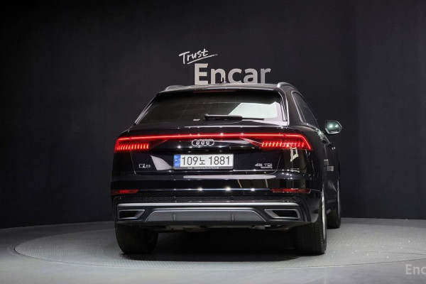 2021 Audi Q8 с пробегом 105 023 км