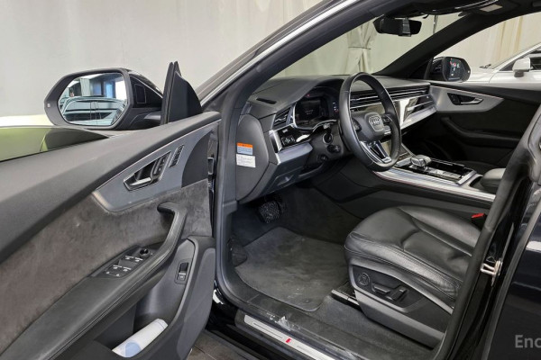 2021 Audi Q8 с пробегом 105 023 км