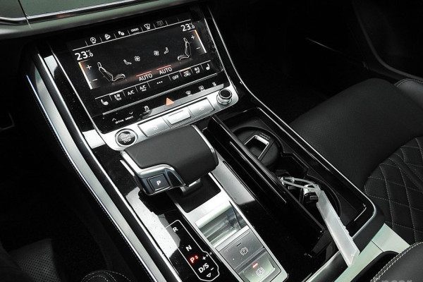 2021 Audi Q8 с пробегом 37 000 км