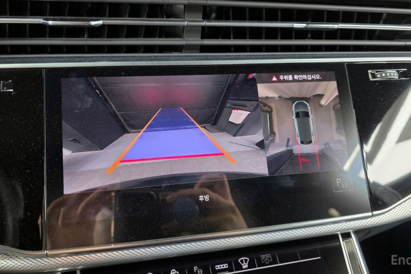 2021 Audi Q8 с пробегом 105 023 км