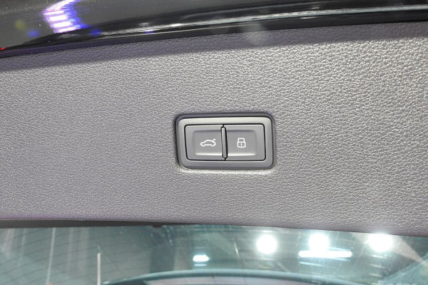 2021 Audi Q8 с пробегом 37 000 км